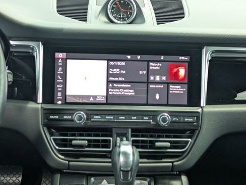 Used 2020 Porsche Macan AWD/4WD image 19