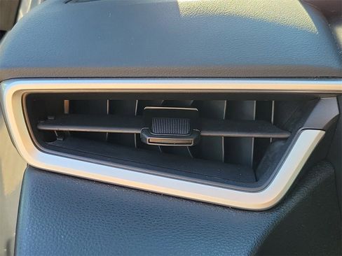 Used 2025 Toyota Corolla LE image 30