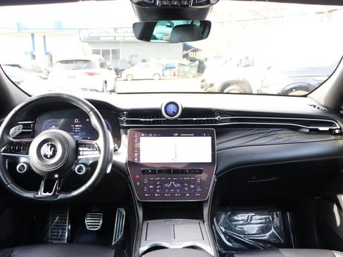 Used 2023 Maserati Grecale GT image 16