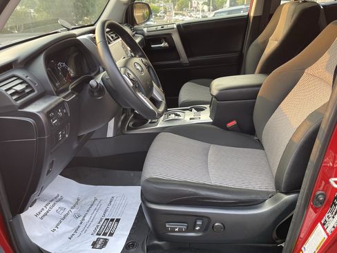 Certified 2024 Toyota 4Runner SR5 AWD/4WD image 10