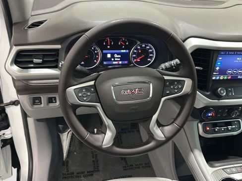 Used 2023 GMC Acadia SLT image 9