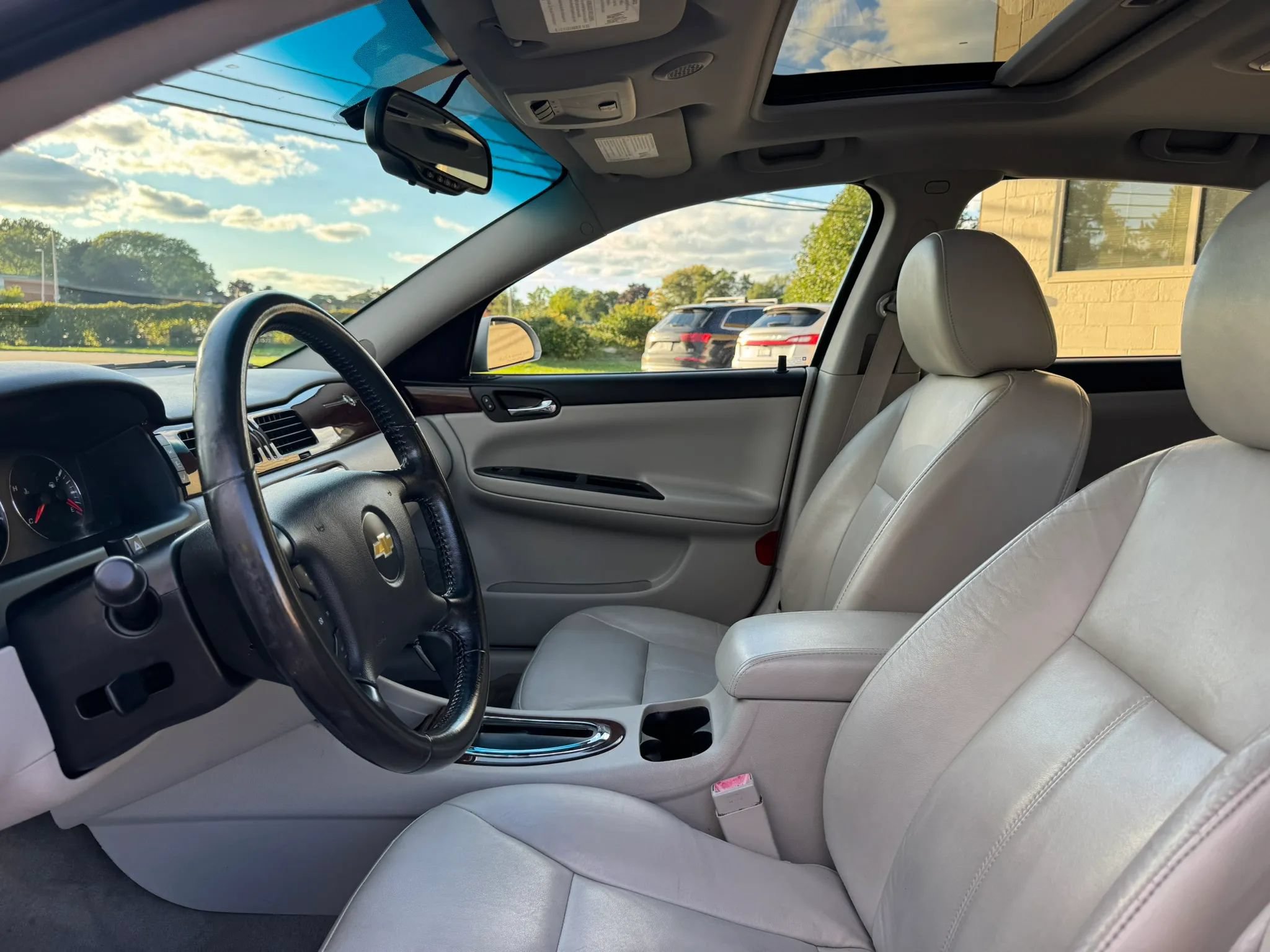 Used 2011 Chevrolet Impala LT w/ Luxury Edition Package FWD image 17
