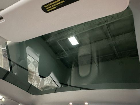 Used 2021 Tesla Model 3 Standard Range Plus image 29