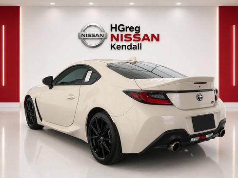 Used 2025 Toyota GR86 Premium RWD image 2