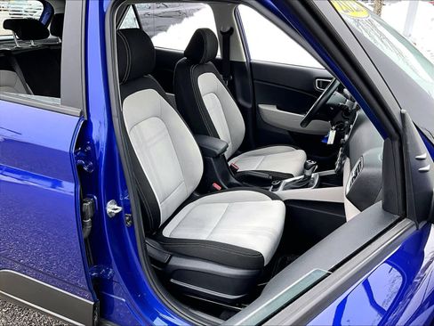 Used 2023 Hyundai Venue SEL image 11