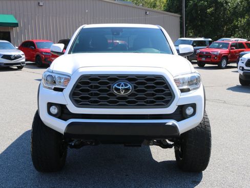 Used 2020 Toyota Tacoma TRD Off-Road w/ TRD Premium Off Road Package AWD/4WD image 11