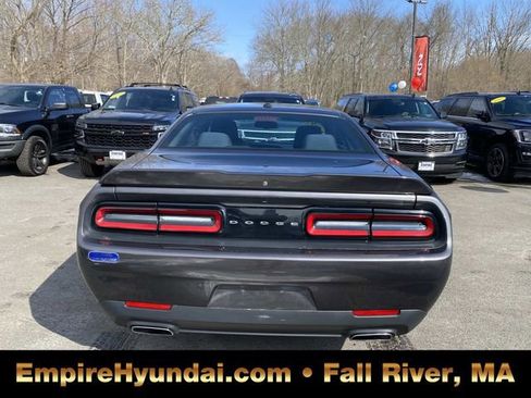 Used 2018 Dodge Challenger SXT image 4