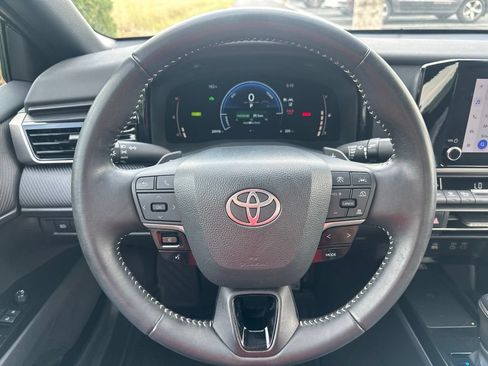 Used 2025 Toyota Camry SE FWD image 12