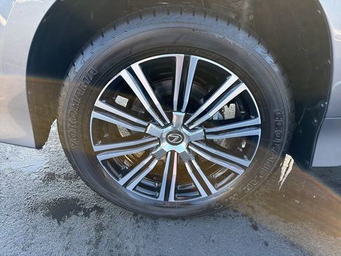 Used 2020 Lexus LX 570 4WD w/ Luxury Package image 10