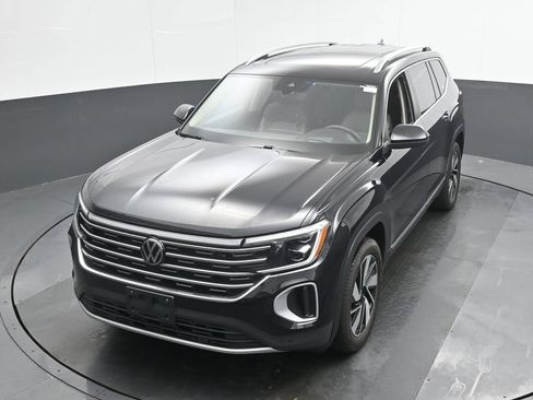 Used 2024 Volkswagen Atlas SEL AWD/4WD image 16