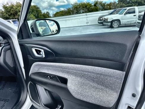 Used 2023 Jeep Compass Sport image 29