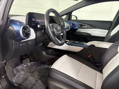 Used 2025 Chevrolet Equinox EV LT w/ Convenience Package image 25