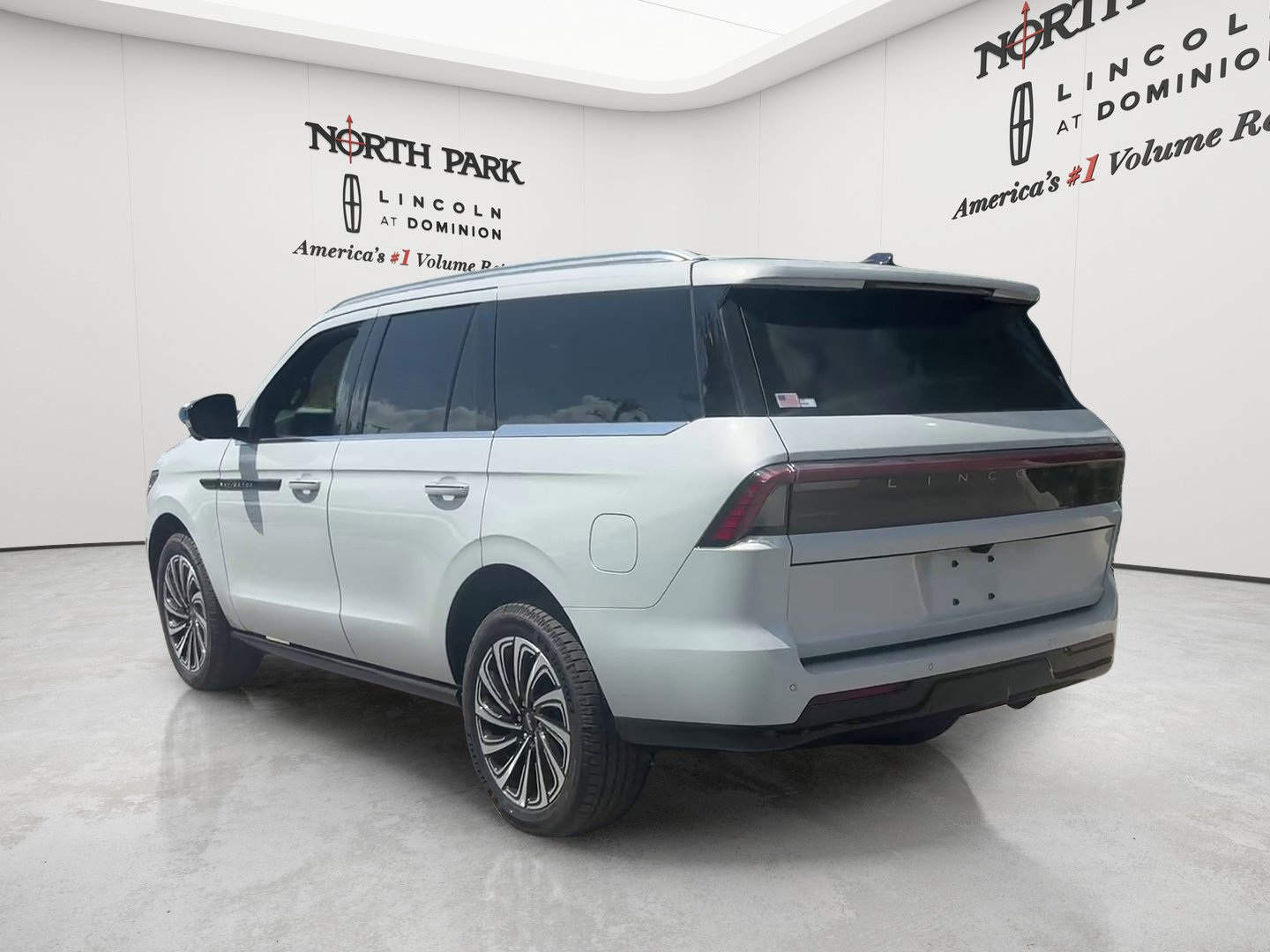 New 2026 Lincoln Navigator Black Label AWD/4WD image 3