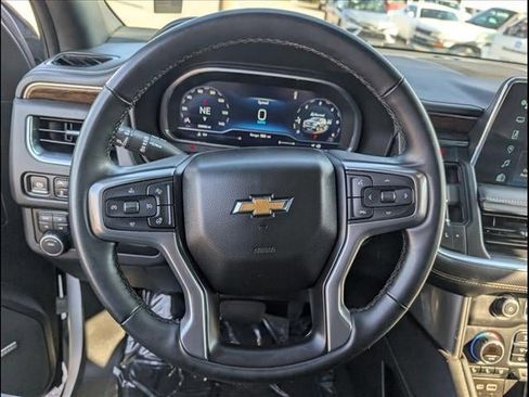 Used 2023 Chevrolet Suburban Premier image 8