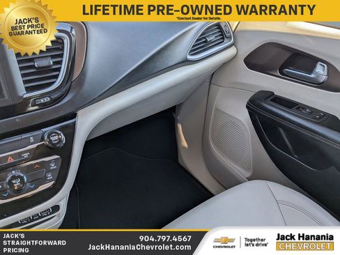Used 2021 Chrysler Voyager Lxi FWD image 17