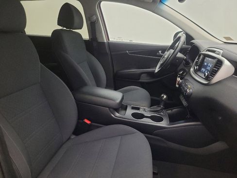 Used 2018 Kia Sorento LX image 21