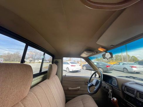 Used 1987 Toyota Pickup 4x4 Regular Cab image 29