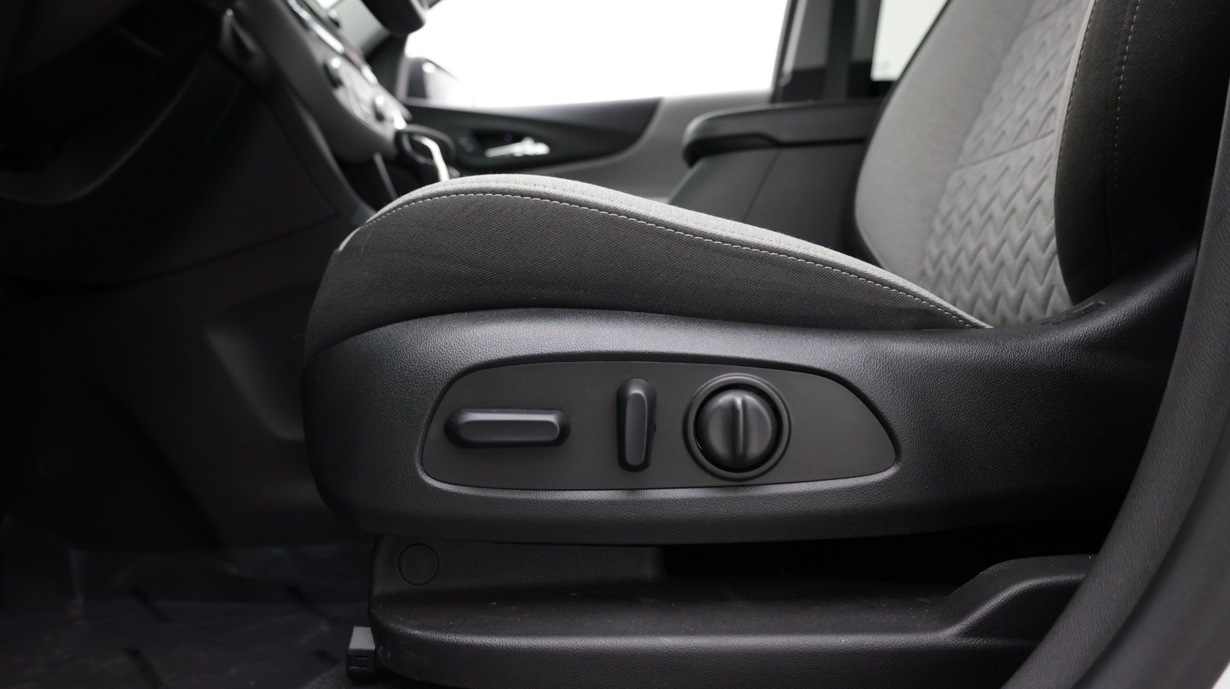 Used 2023 Chevrolet Equinox LS FWD image 14