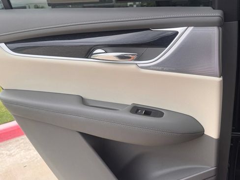 Used 2023 Cadillac XT6 Premium Luxury w/ Technology Package FWD image 20