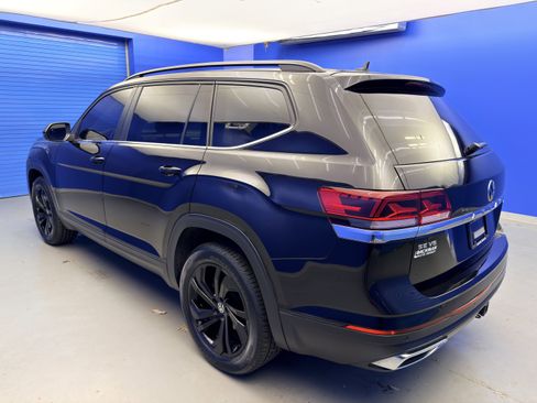 Used 2023 Volkswagen Atlas SE w/ Black Wheel Package image 5