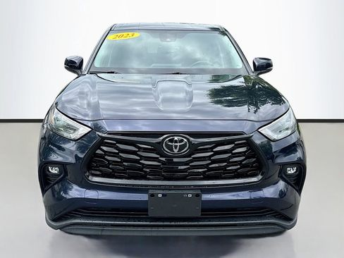Used 2023 Toyota Highlander LE FWD image 2
