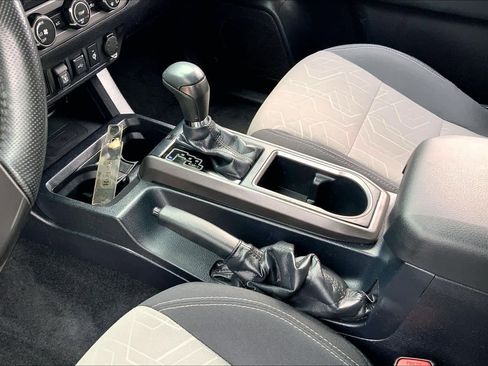 Used 2020 Toyota Tacoma TRD Off-Road image 16