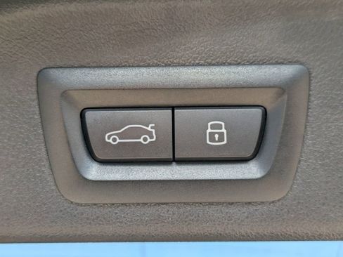 Used 2025 BMW X5 xDrive50e image 13