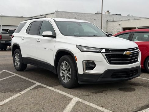 Used 2023 Chevrolet Traverse LT AWD/4WD image 2