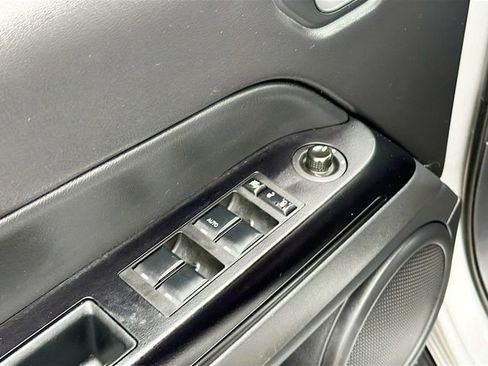 Used 2016 Jeep Patriot Latitude image 15