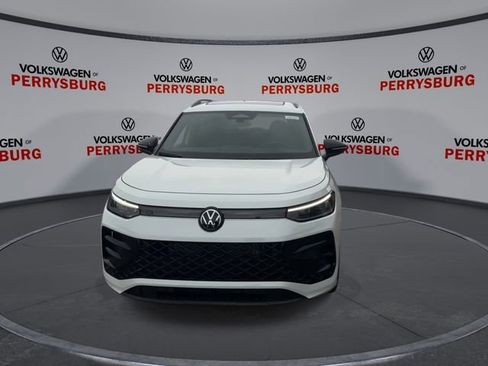 New 2026 Volkswagen Tiguan SE R-Line FWD image 3