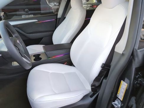 Used 2024 Tesla Model Y Long Range image 9