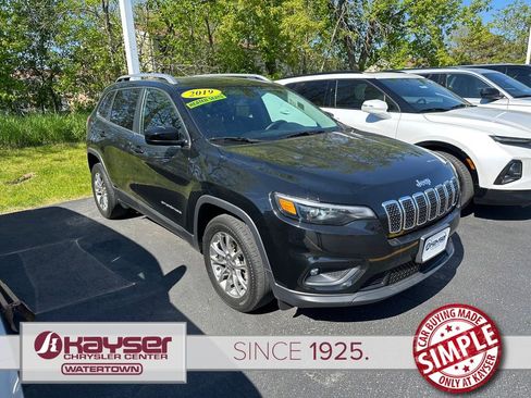 Used 2019 Jeep Cherokee Latitude Plus w/ Comfort/Convenience Group FWD image 3