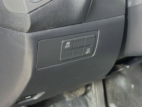 Used 2018 MAZDA MAZDA3 Touring image 12