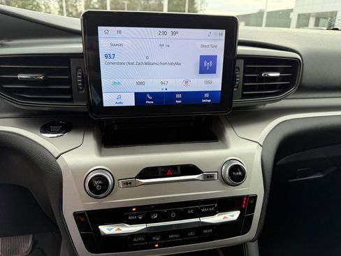 Used 2022 Ford Explorer XLT image 18