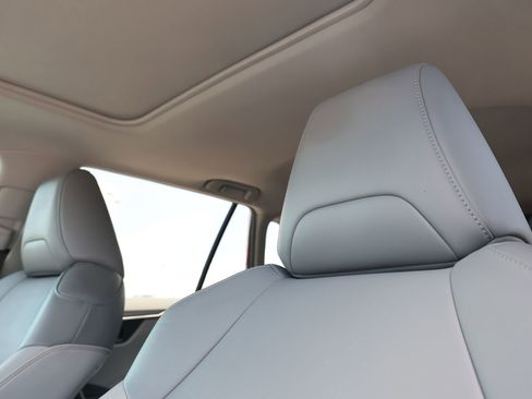 Used 2019 Toyota RAV4 XLE Premium FWD image 15