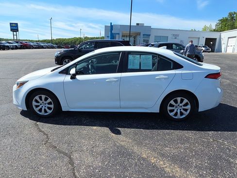 Used 2024 Toyota Corolla LE FWD image 5