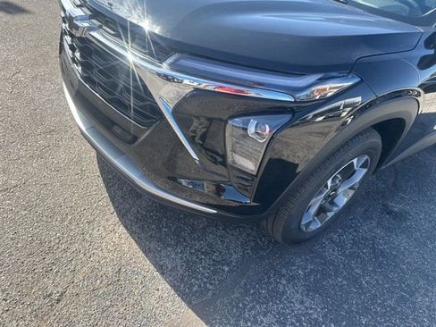 New 2026 Chevrolet Trax LT w/ Sunroof Package image 9