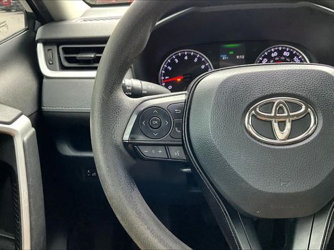 Used 2021 Toyota RAV4 XLE FWD image 22