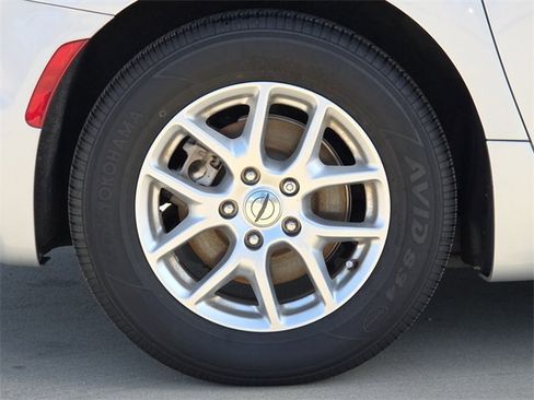 Used 2023 Chrysler Pacifica Touring-L image 9