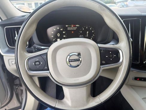 Used 2018 Volvo XC60 T5 Momentum w/ Vision Package AWD/4WD image 19