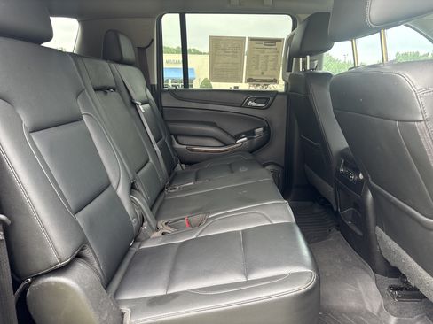 Used 2019 Chevrolet Suburban LT RWD image 16