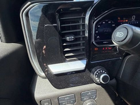 Used 2022 Chevrolet Silverado 1500 LT AWD/4WD image 29