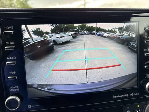 Used 2021 Toyota Highlander XSE FWD image 17