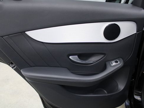 Used 2022 Mercedes-Benz GLC 300 4MATIC image 17