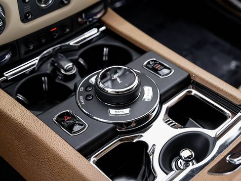 Used 2016 Rolls-Royce Wraith RWD image 25