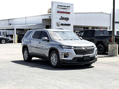 Used 2023 Chevrolet Traverse LT w/ Rear Camera Mirror Package AWD/4WD image 6