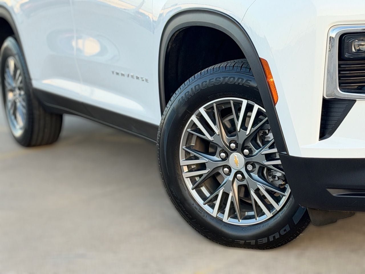 Used 2025 Chevrolet Traverse LT FWD image 9