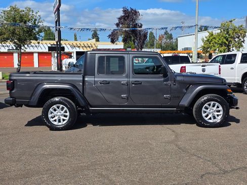 Used 2023 Jeep Gladiator Sport AWD/4WD image 29