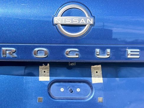 Used 2023 Nissan Rogue SV w/ SV Premium B Package image 9