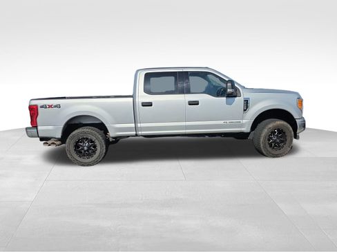 Used 2017 Ford F250 XLT AWD/4WD image 6